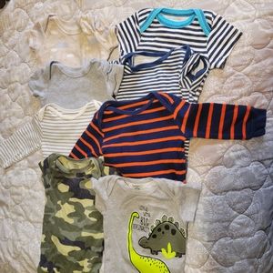 Set of 8 long and short sleeve onesies
